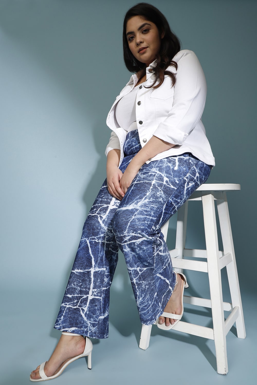 Buy Michael Kors Women Black Flare jeans With Chain Belt for Women Online |  Trendin